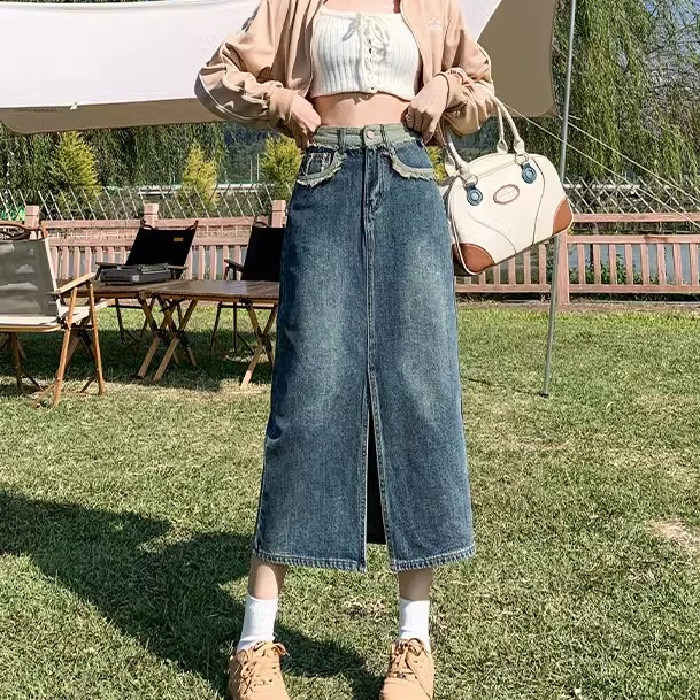 High-Waisted Slit Denim Skirt for Women 2026 New Spring and Autumn Frayed Edge A-Line Skirt Retro Hip-Hugging Long Skirt