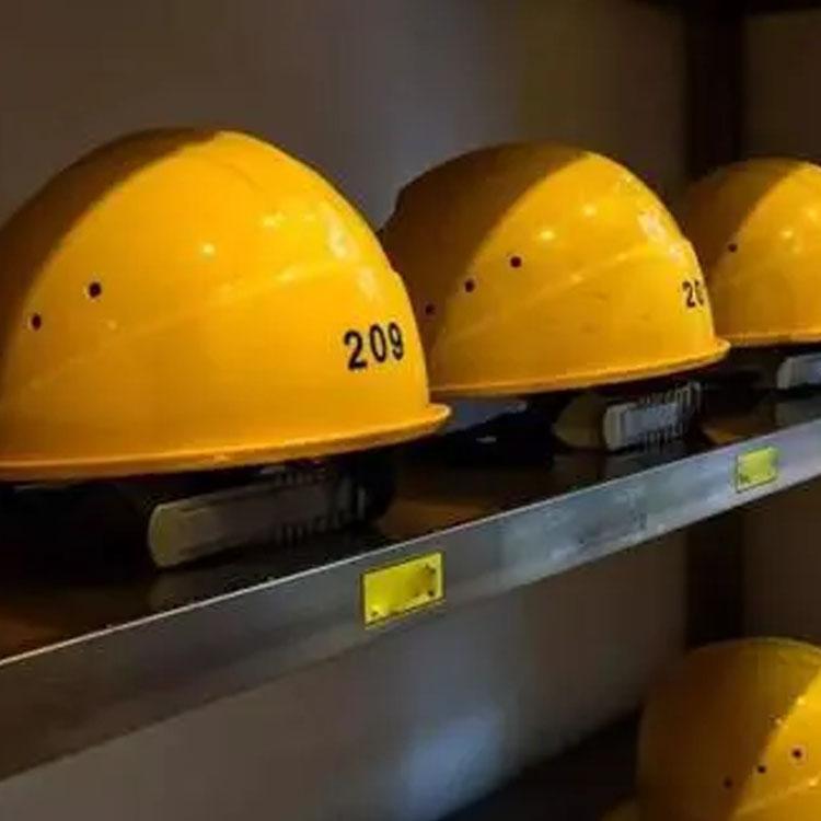 Función protectora Operación en vivo, retardante de llama y antiestático, casco de perforación de mina, casco de aislamiento, fuerza de impacto dispersa