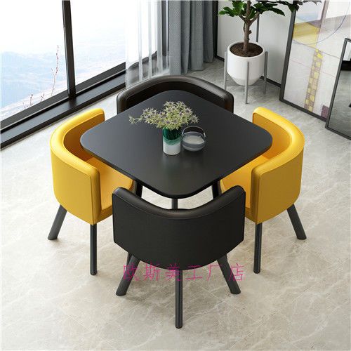 정사각형 검정색 검정색과 노란색 가죽 의자