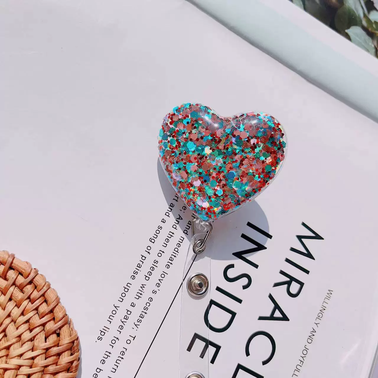 Ins style Xiaohongshu new love sequin easy-pull work permit crocodile clip heart-shaped glitter Korean version easy-pull buckle