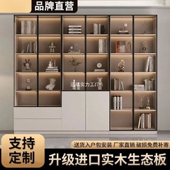 木造の本棚は一体で壁のガラスの扉に寄りかかって床に落ちた防塵書の戸棚は軽くて豪華で、全部密封して置物の手を並べて収納棚を作ります。