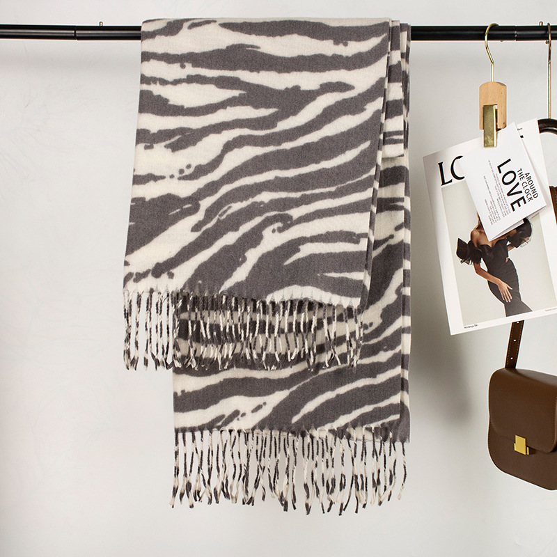Nueva bufanda cálida engrosada con patrón de cebra de otoño e invierno