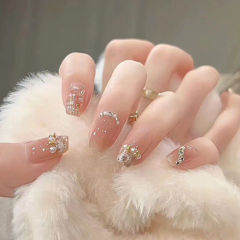 Short Wearing Armor Ins Small Fragrance Style Nail Patch White Autumn and Winter Advanced Sense Nail Art Nail Pieces Love Ice Penetration