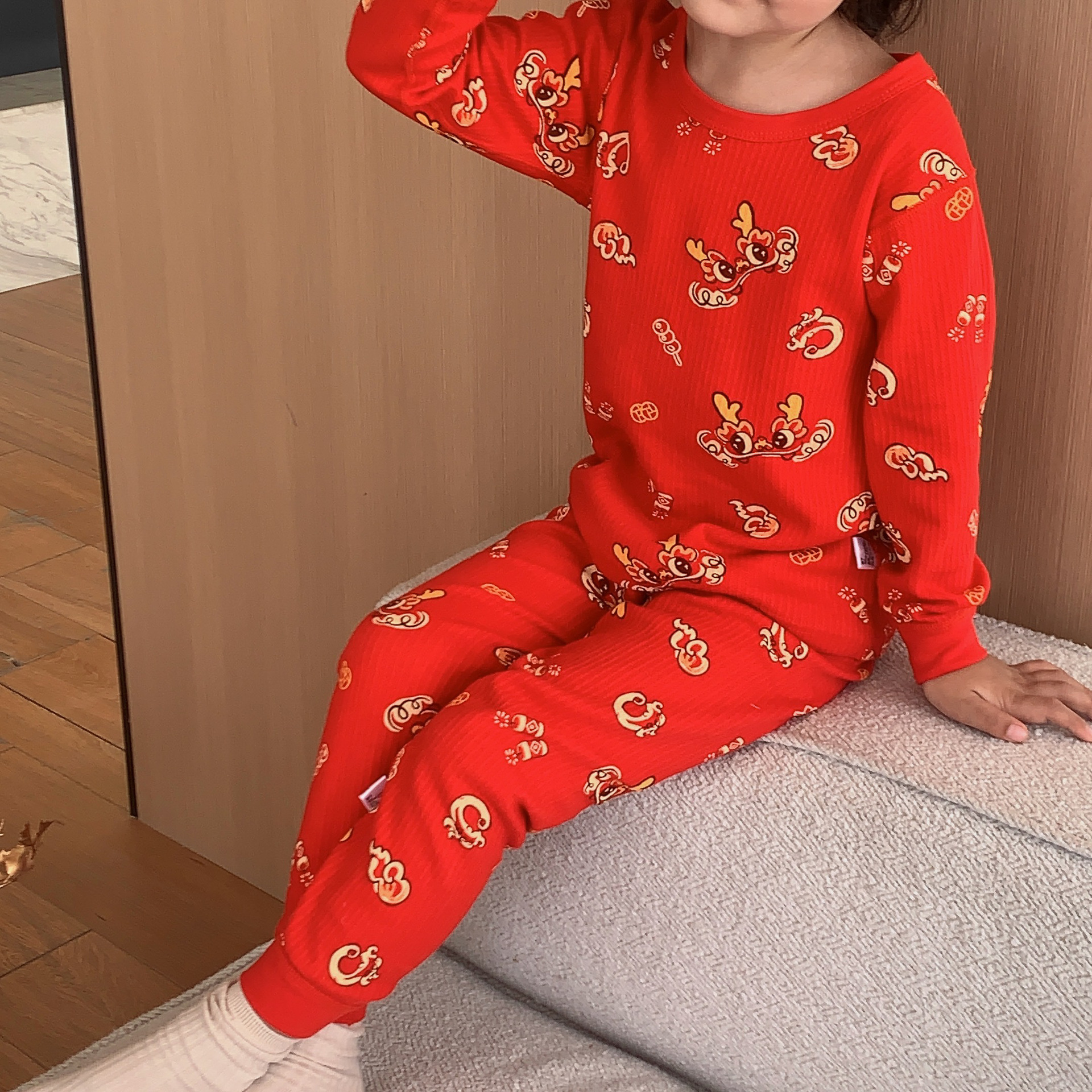 Conjunto de ropa interior de algodón para niños y niñas, ropa y pantalones rojos de otoño, versión engrosada para el año de nacimiento, pijamas y ropa de estar por casa.