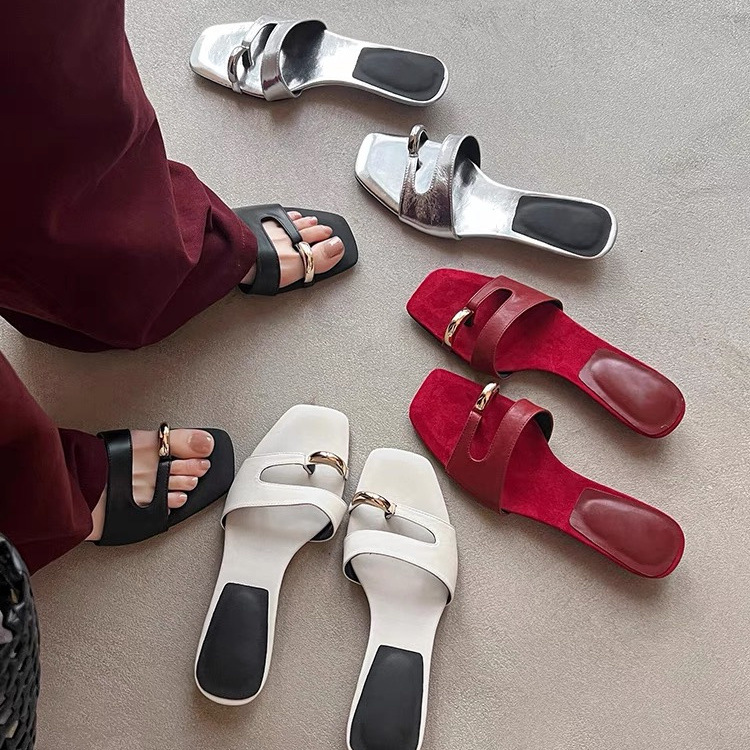 Ready Stock ~ Outer Wear Low Heel Versatile Open Toe Sandals for Women 2025 Summer Square Toe Metal Buckle Split Toe Stunning Slippers