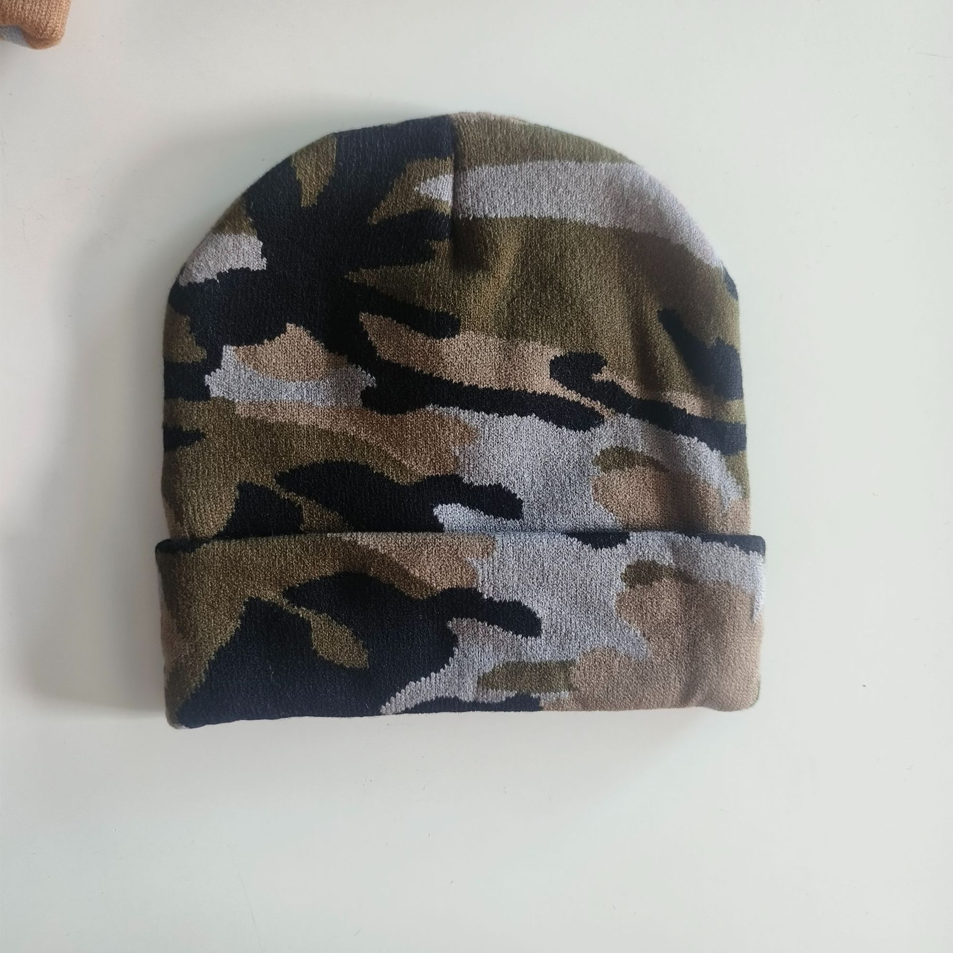 Sombrero de lana jacquard de camuflaje de punto Shun Zun Sombrero de jersey creativo cálido de invierno también se puede fijar