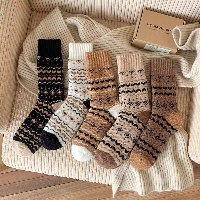 New Warm Autumn and Winter Thick Socks for Men and Women, Mid-Calf Thickeneded Terry Retro Sleep Socks, Couple Style Thick Socks