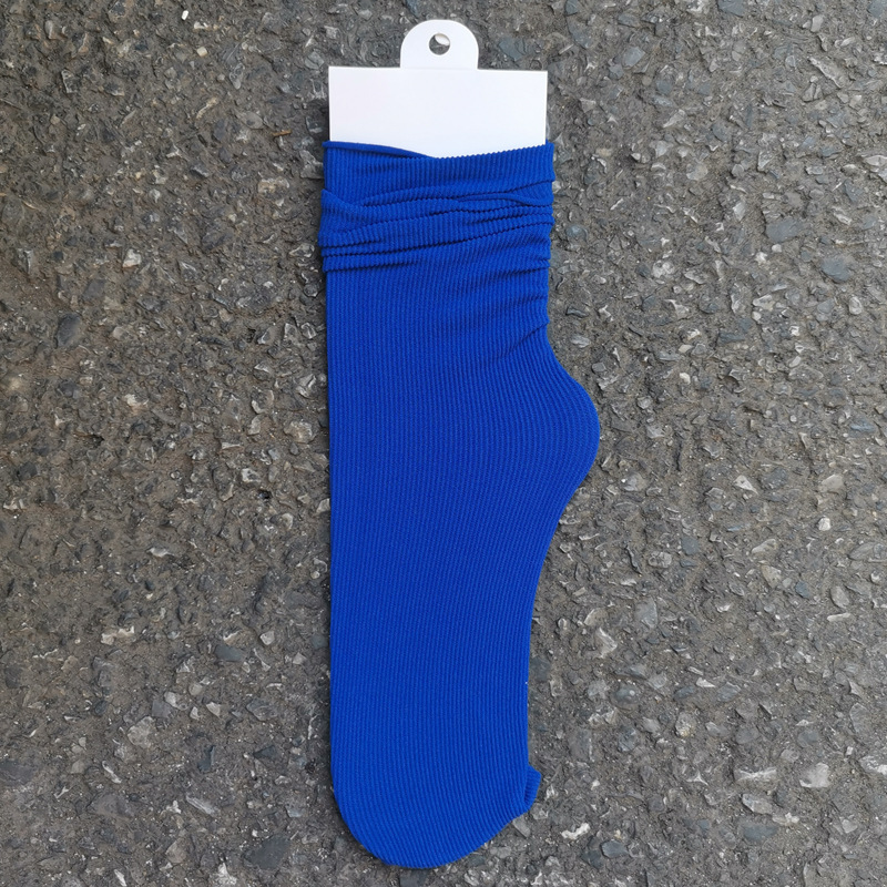 Primavera y verano calcetines de algodón peinados delgados calcetines de confinamiento sin hueso anti-pilling calcetines de moda casual transpirable de color sólido calcetines de pila al por mayor