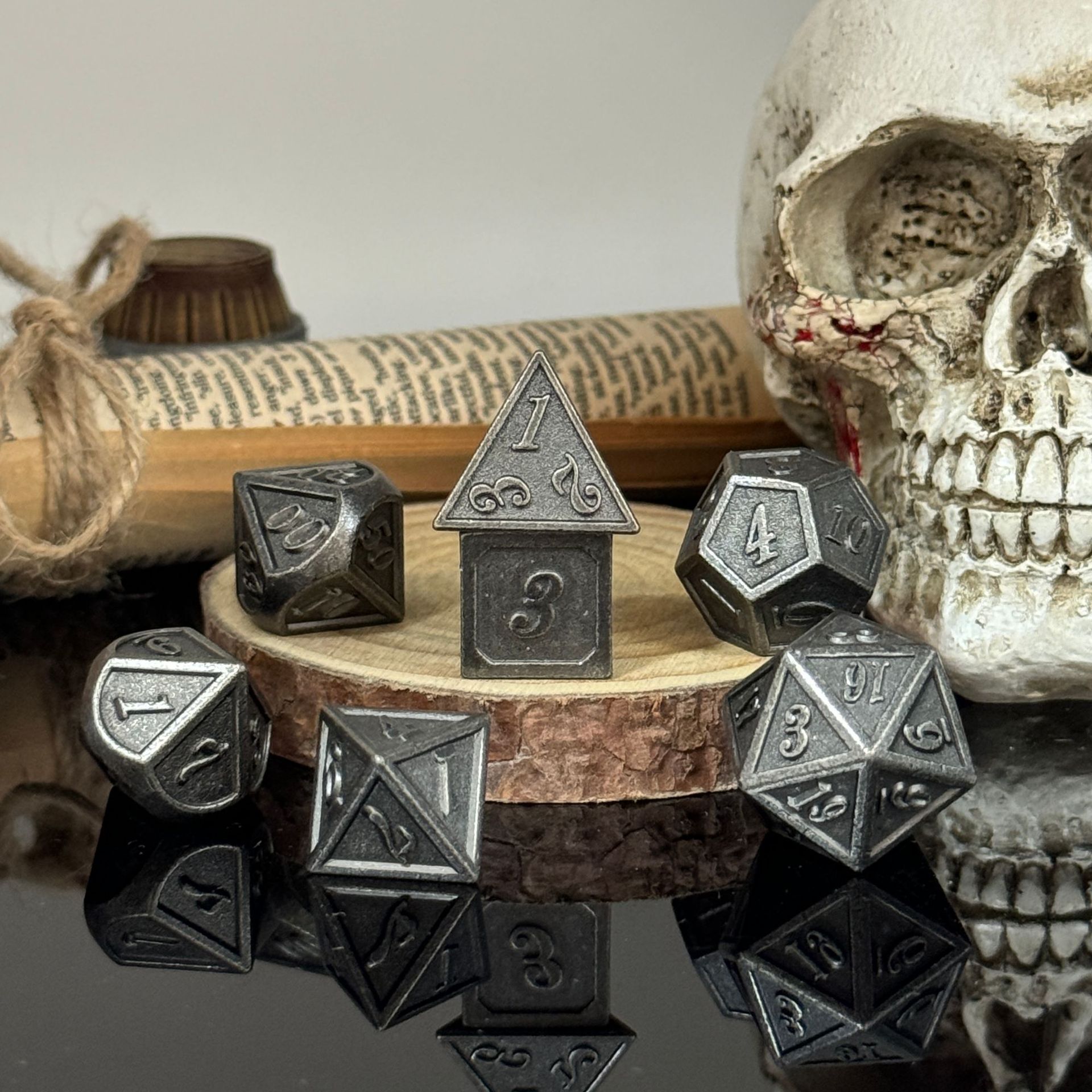 Dados de metal dnd dragón y mazmorras juego de mesa juego de dados sólidos trpg running ground poliedro cromado