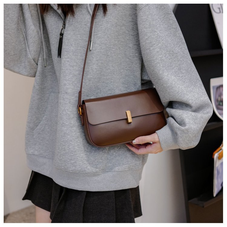 Semplice piccola borsa quadrata per le donne 2023 nuova borsa a tracolla alla moda e alla moda, borsa a tracolla in morbida pelle_voghion.com
