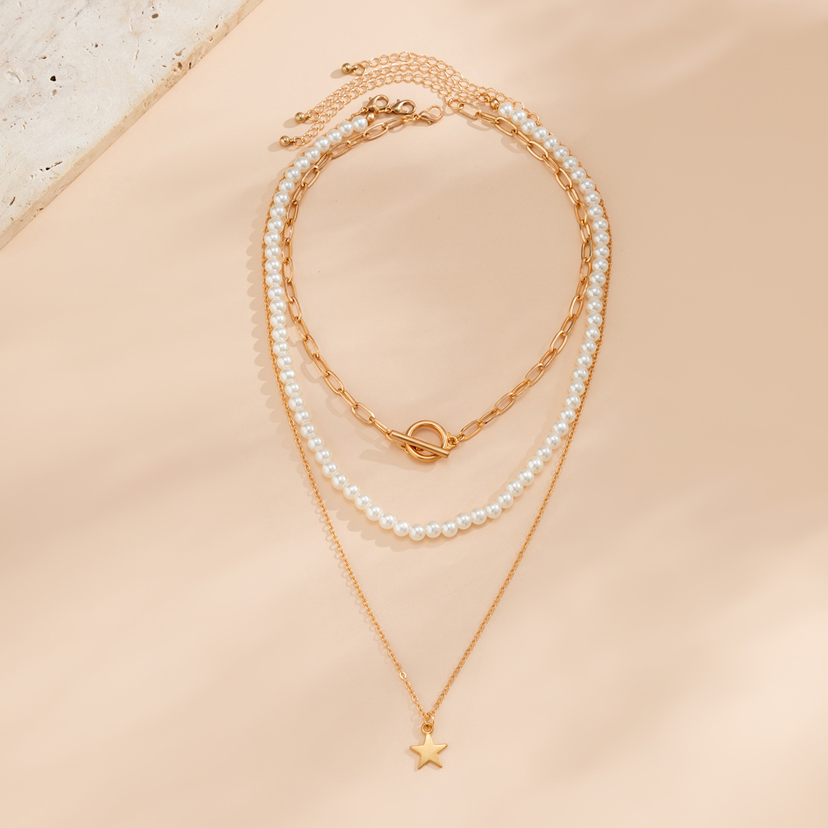 Collier avec pendentif en forme d'étoile en perles et perles artificielles de style métal_voghion.com