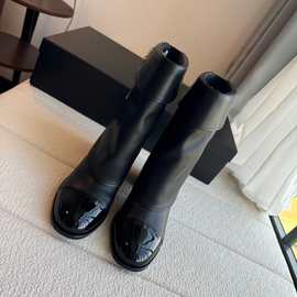 高版2025新款纽扣双C翻口短靴圆头粗跟裤管靴时装靴直筒靴