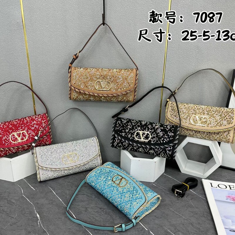 2026 New Model High-End Light Luxury Versatile Handbag with Diamonds, Diamond-Studded Quilted Small Square Bag, Shoulder and Crossbody Bag, Wholesale Supply