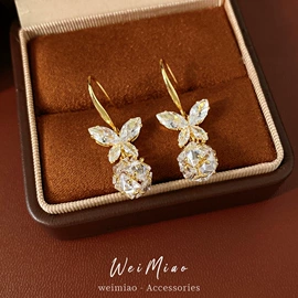 耳环;项链;手链