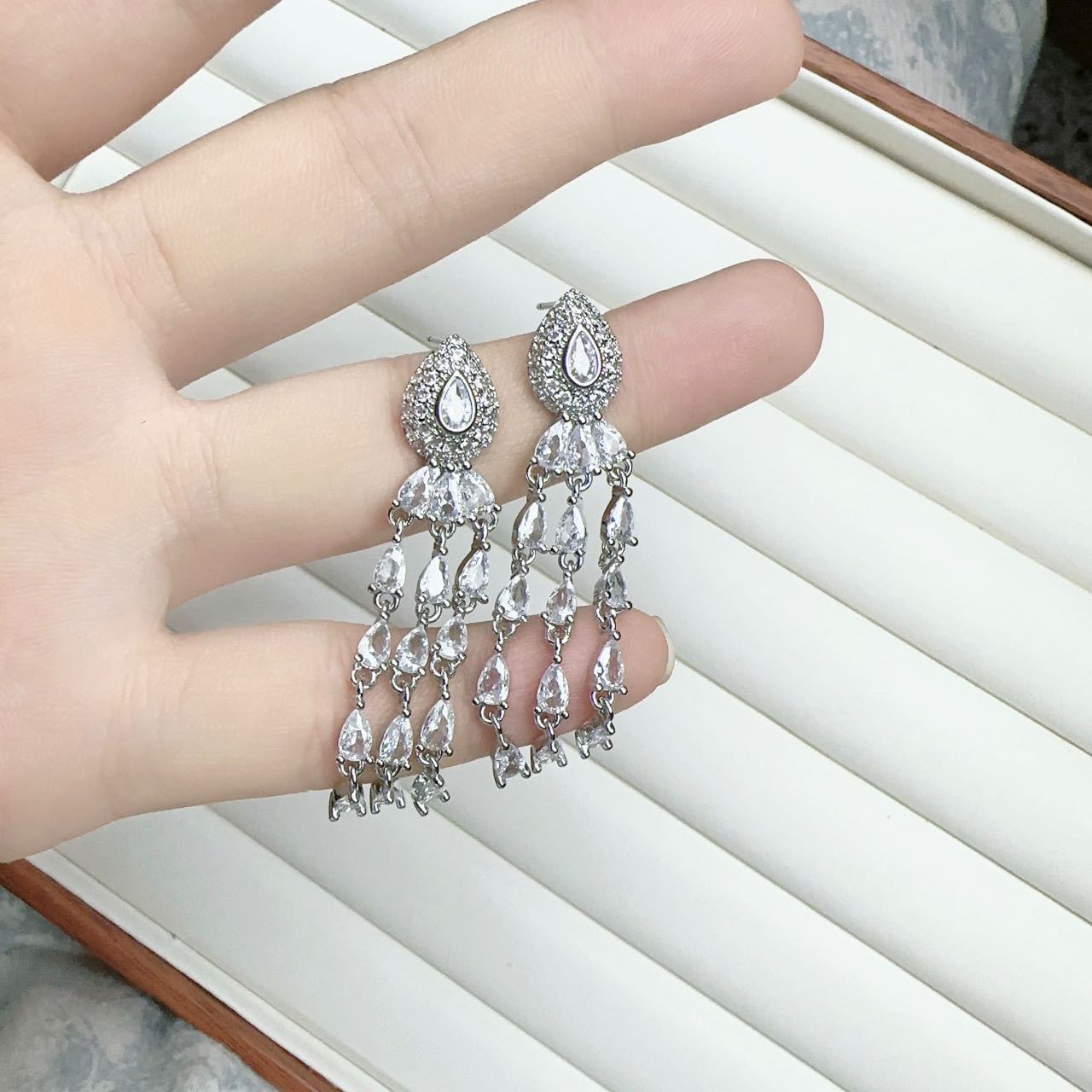 1 Pair Ig Style Shiny Water Droplets Tassel Inlay Copper Zircon Drop Earrings display picture 2