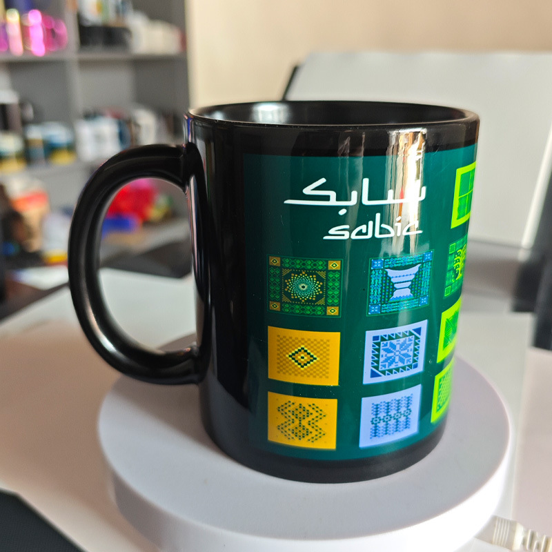 Fabricante al por mayor de alta temperatura de fabricación de cerámica personalizada foto de patrón de taza de color fijo logotipo de marca de taza