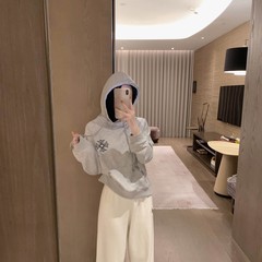 2025秋冬季女装新款时尚洋气圆盘十字花拉链口袋宽松连帽卫衣外套