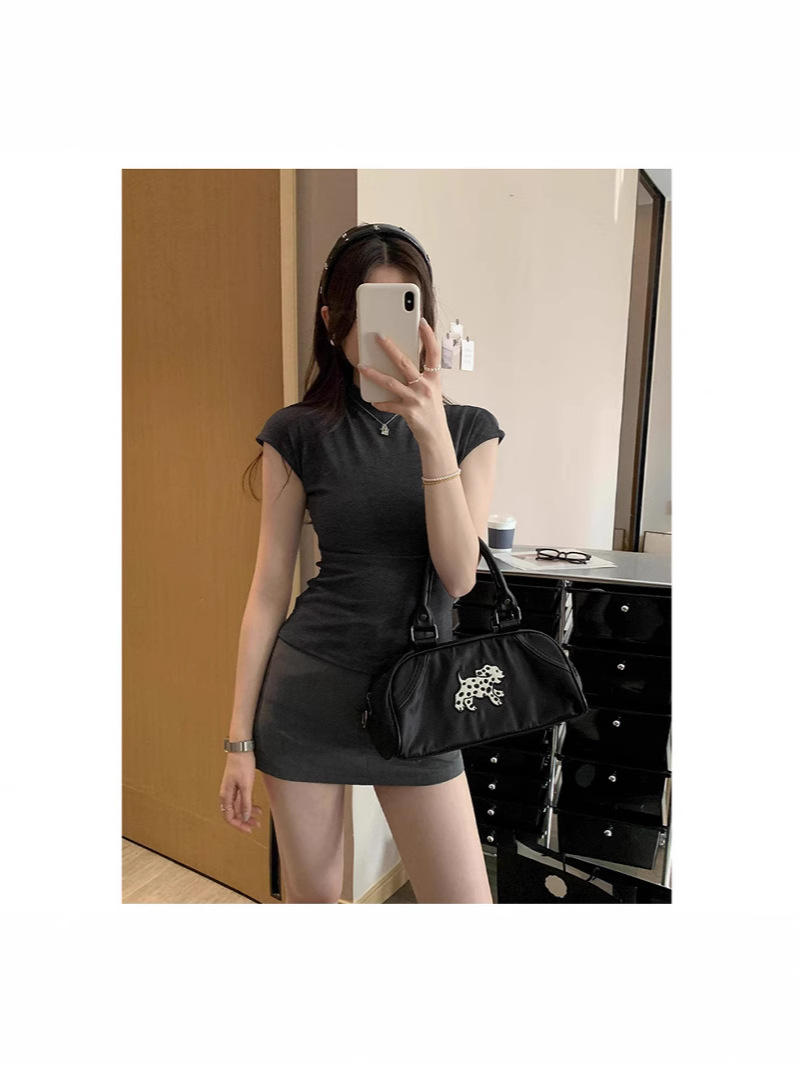 짙은 회색
