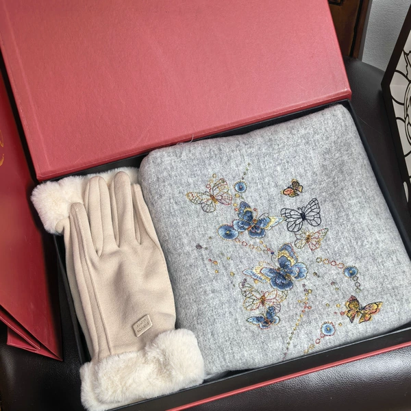 Woolen set, gift box