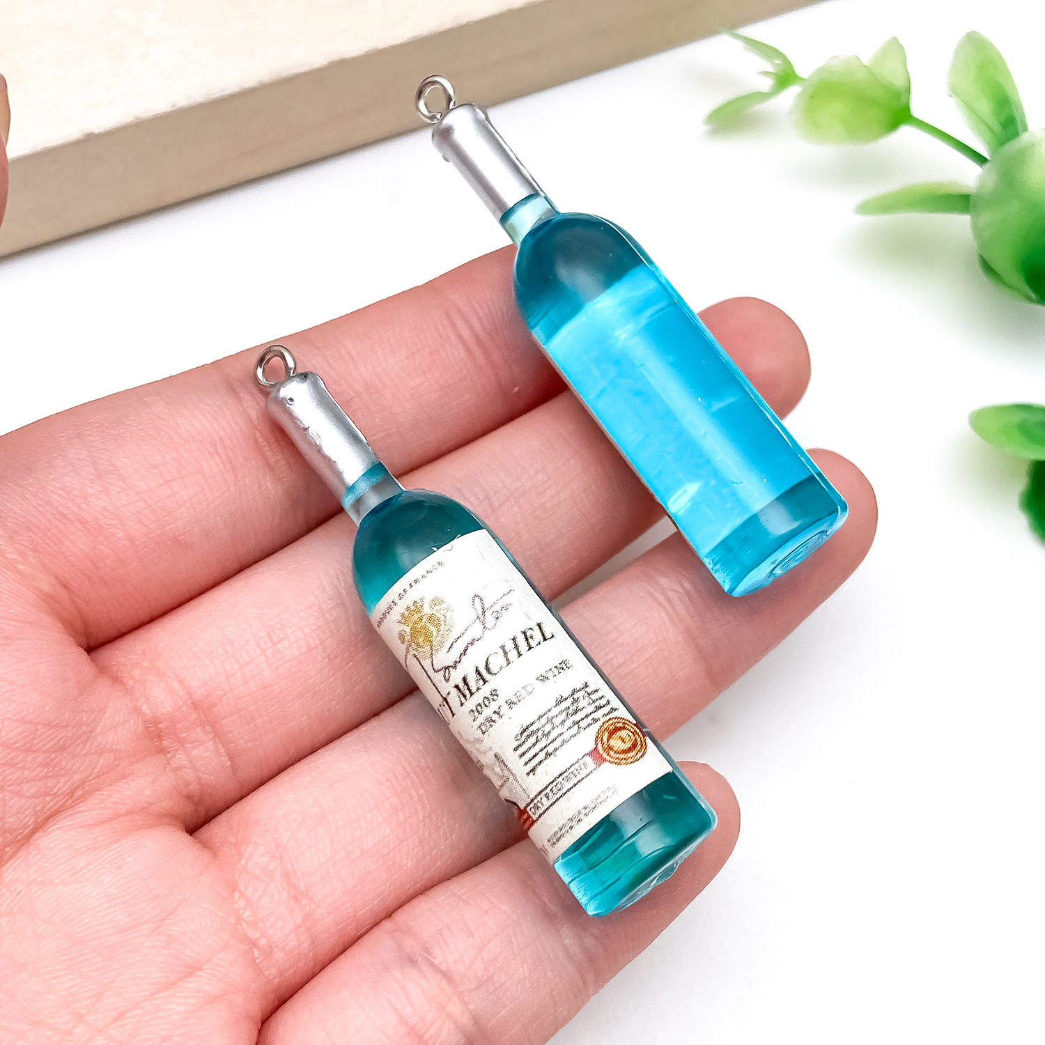 23924-H-透明咖色树脂红酒瓶葡萄酒51x12x12mm