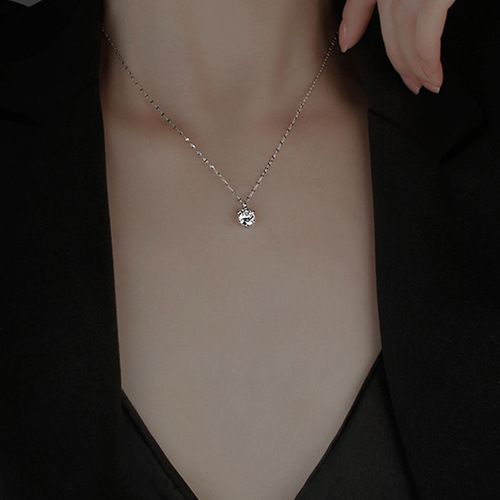 Japanese and Korean simple jewelry fashion single diamond pendant necklace women's clavicle chain  new ins simple temperament