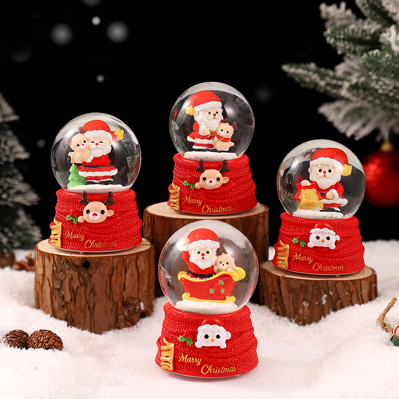 Una variedad de regalos de decoración de Navidad Navidad iluminante bola de cristal caja de música ventana diseño de velas lámparas de viento árbol de Navidad