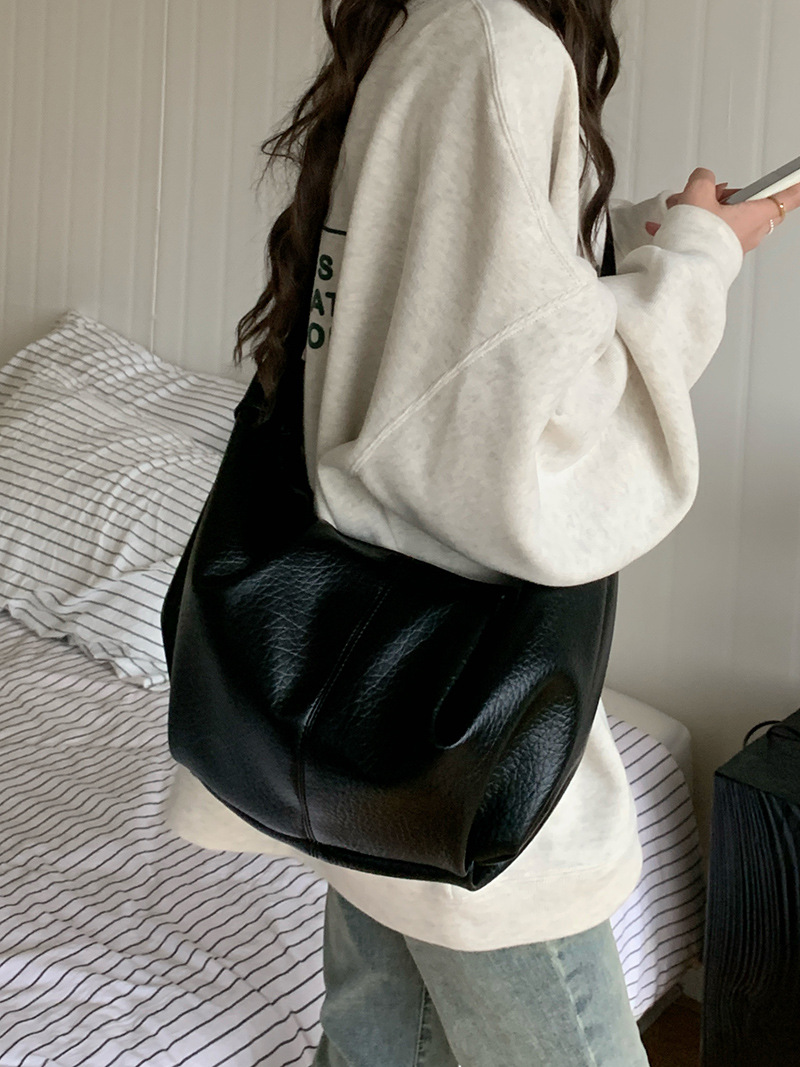 Korean Instagram Large Capacity Soft Leather Folded Dumpling Lazy and Versatile Casual Commuting One Shoulder Crossbody_voghion.com