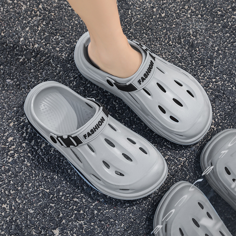 Zapatos con agujeros para hombres y mujeres nuevas medias pantuflas de verano transpirables y exteriores Baotou antideslizante pisando la mierda para conducir sandalias de alta gama