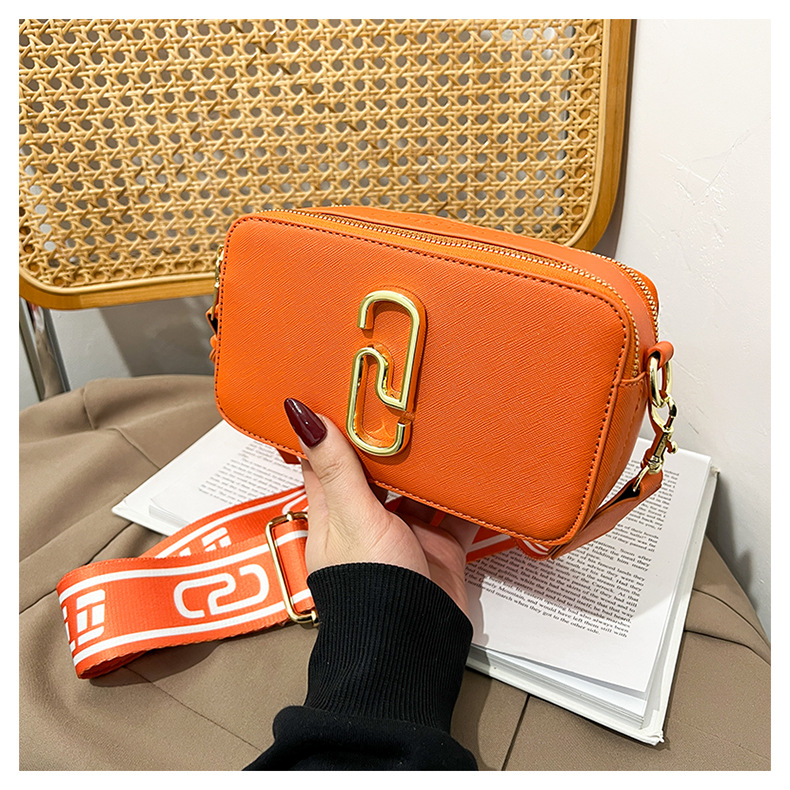 Comercio exterior transfronterizo 2025 nuevo bolso de cámara de moda simple y versátil europeo y americano, bolso de mensajero de diseño de nicho de tendencia