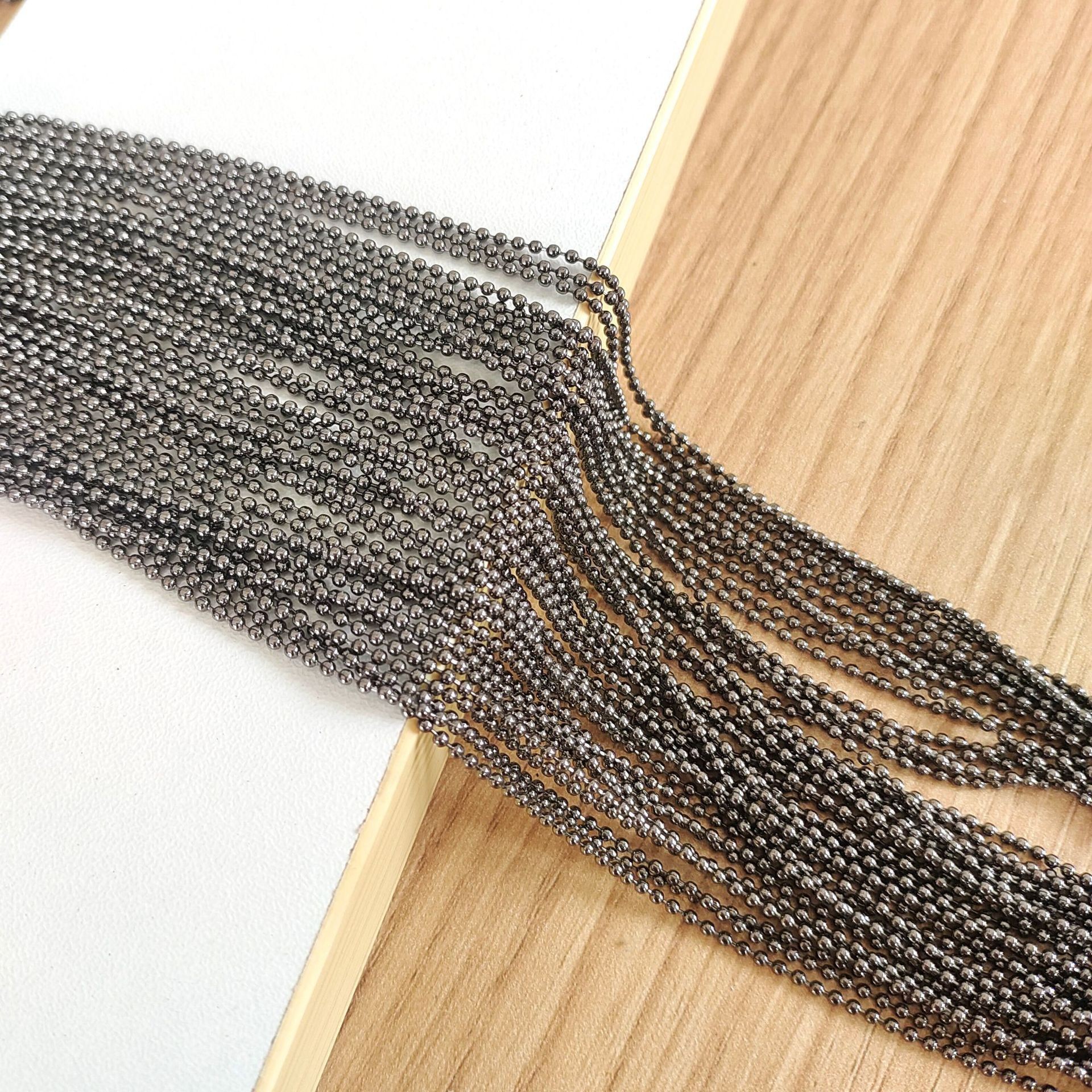 Cadena de bola de hierro chapa galvanizada de sello de aceite joyería de decoración de uñas cadena de bolsa cadena de alta calidad cadena de etiqueta colgante