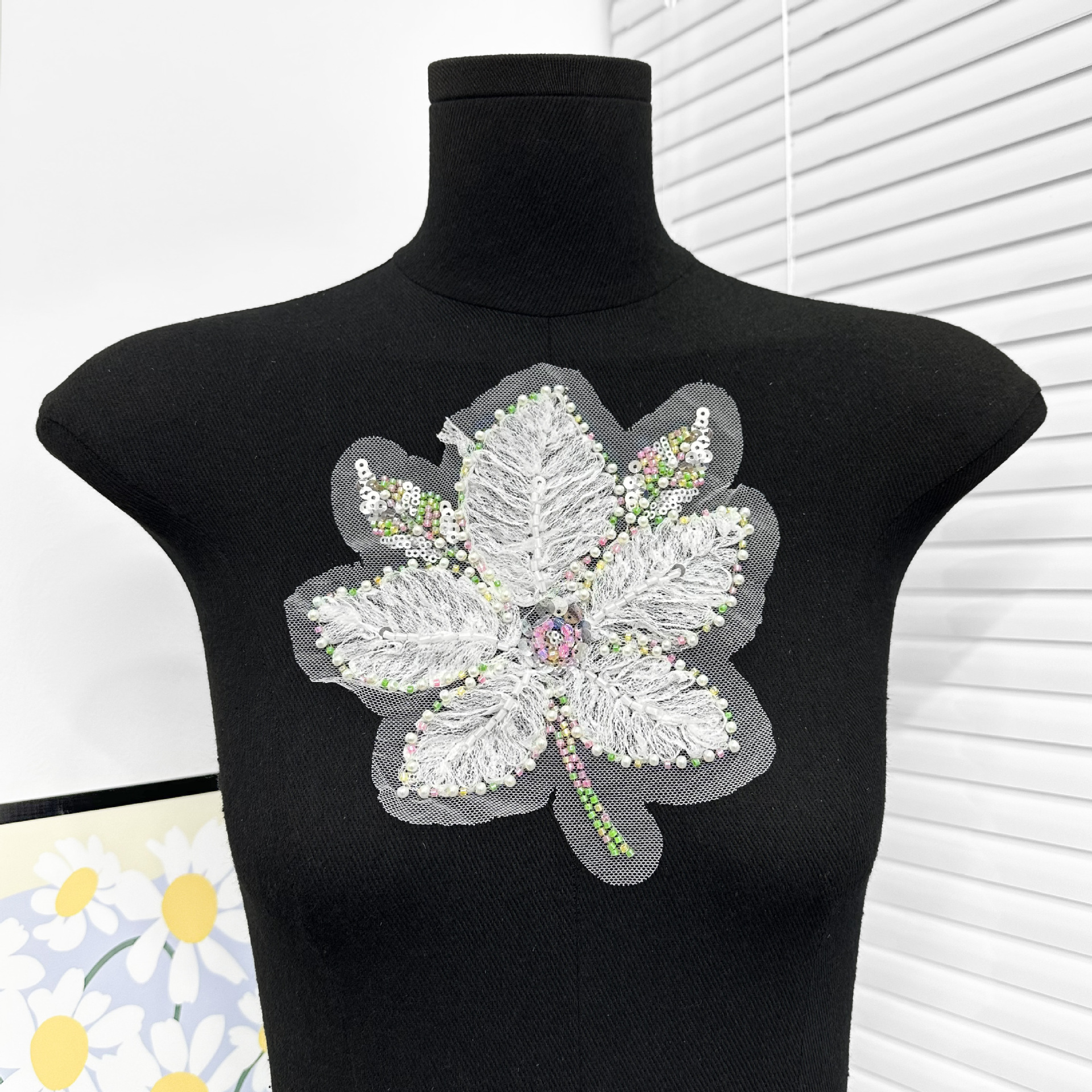 Nuevo bordado de perlas tridimensionales flor decal hilo de malla bordado tela de vestido de boda escenario accesorios de decoración fábrica directa