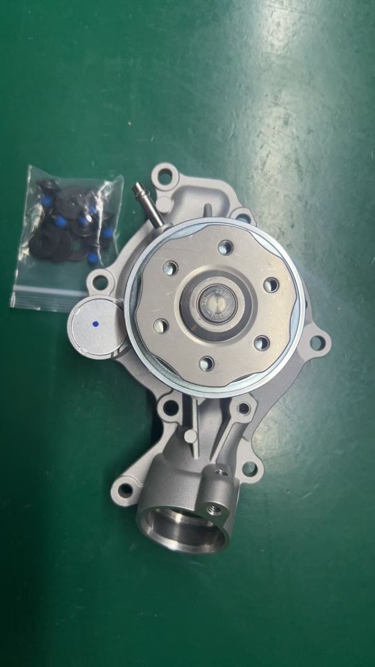 Suitable for Audi A6 A8 Q7 S4 Volkswagen Chassis Cooling System Water Pump 06M121013C