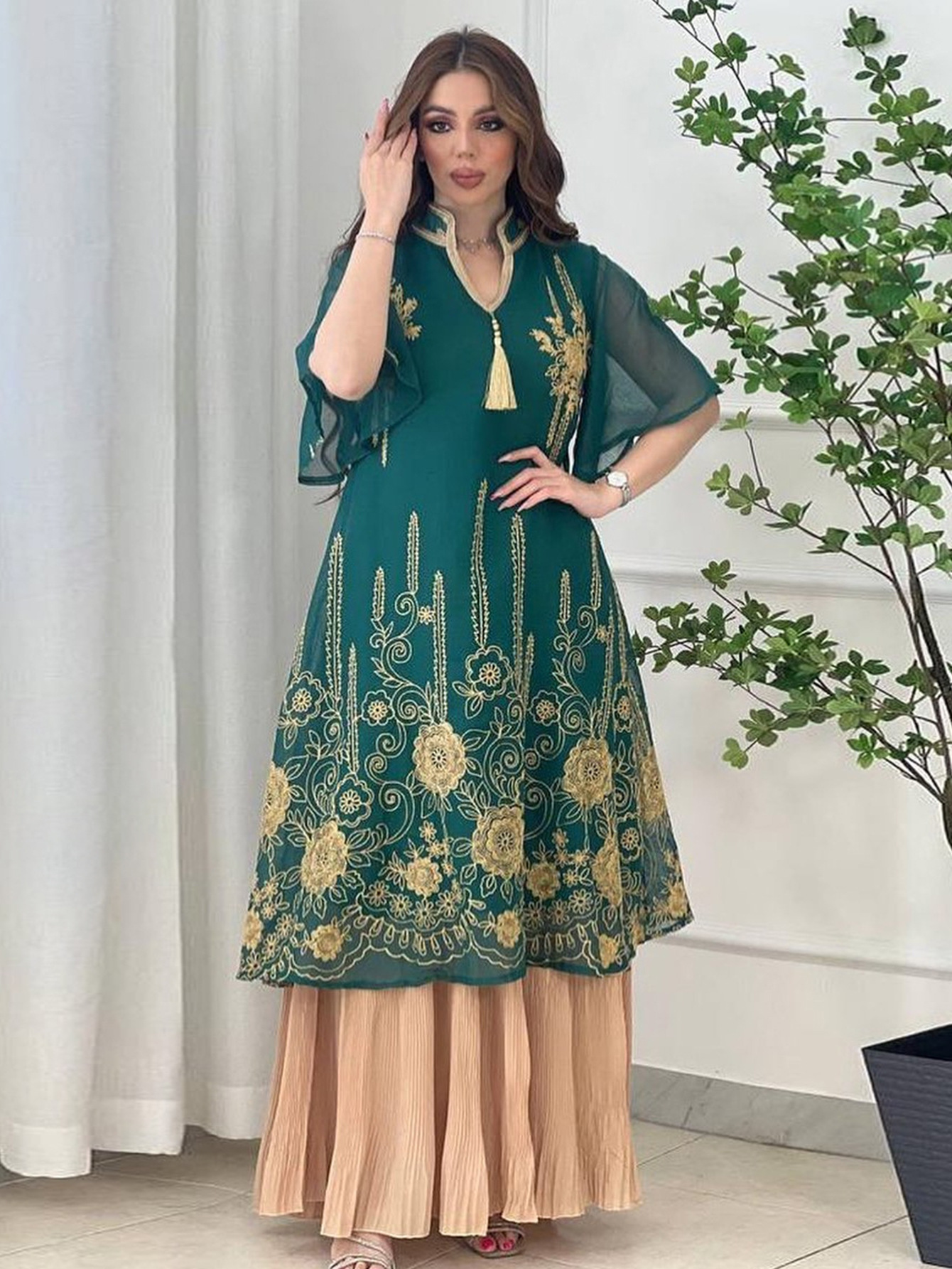 2024 Cross-Border Green Mid-Sleeve V-Neck Embroidered Loose Middle Eastern Women's Arabic Dress_ecoleips.com