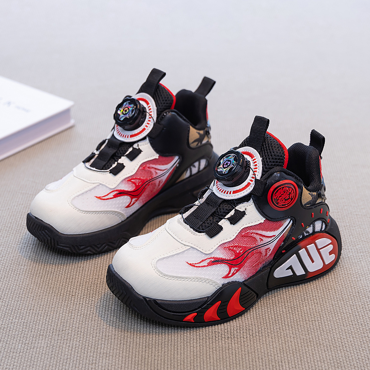 Zapatos deportivos para niños 2026 primavera y otoño nuevos zapatos de baloncesto para niños grandes zapatos casuales transpirables zapatos de carreras para niñas