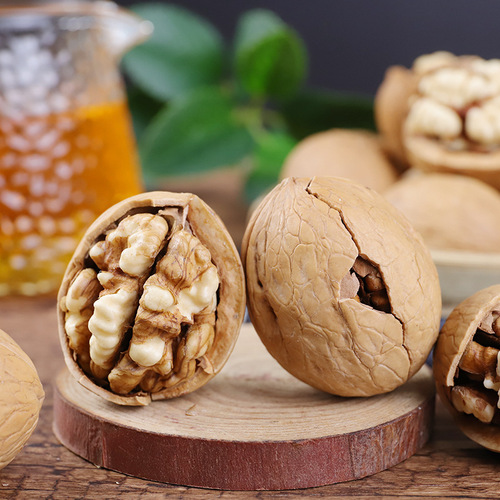 Wholesale thin-skinned fried walnuts, hand-peeled roasted walnuts, herbal flavored ripe walnuts 500g bag, live delivery