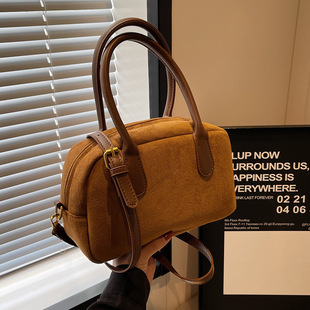 Large capacity bag for women all-match 2023 autumn and winter New Frosted retro shoulder messenger bag textured portable pillow bag