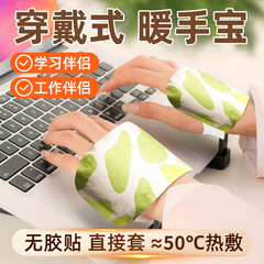 使い捨てのウェアラブルカイロは発熱して手を温めて作業をします。