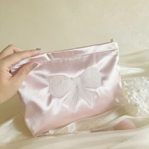 Fresh embroidered bow portable cosmetic bag, portable large-capacity liner storage bag, niche cloth