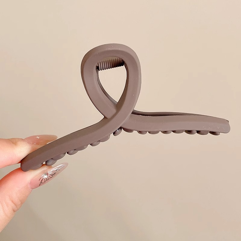 Clip de agarre grande de color café para mujer 2025 nuevo agarre de cabello de alta calidad en la parte posterior de la cabeza horquilla clip de tiburón clip de otoño e invierno tocado