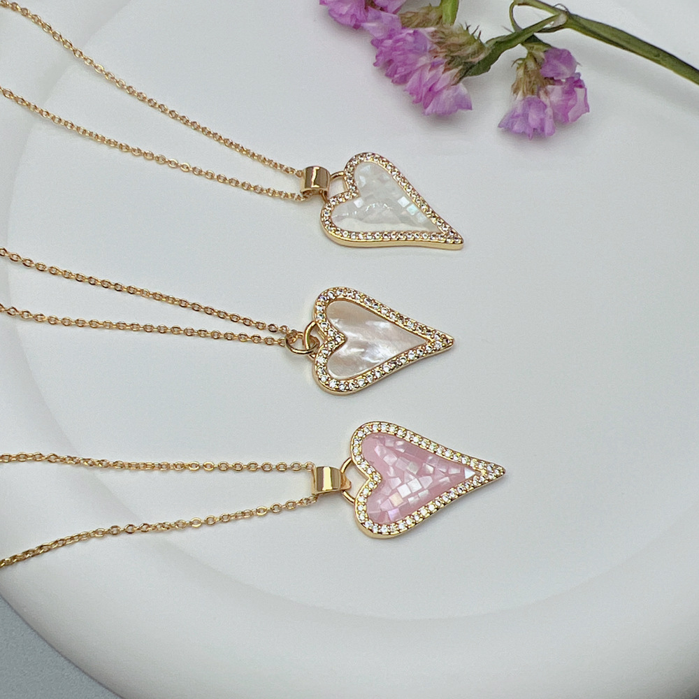 Shell, Zircon Inlay Material Pendant Necklace Classification 1 Piece Quantity Sweet Simple Style Heart Shape Copper Plating Inlay Shell Zircon 18k Gold Plated Pendant Necklace