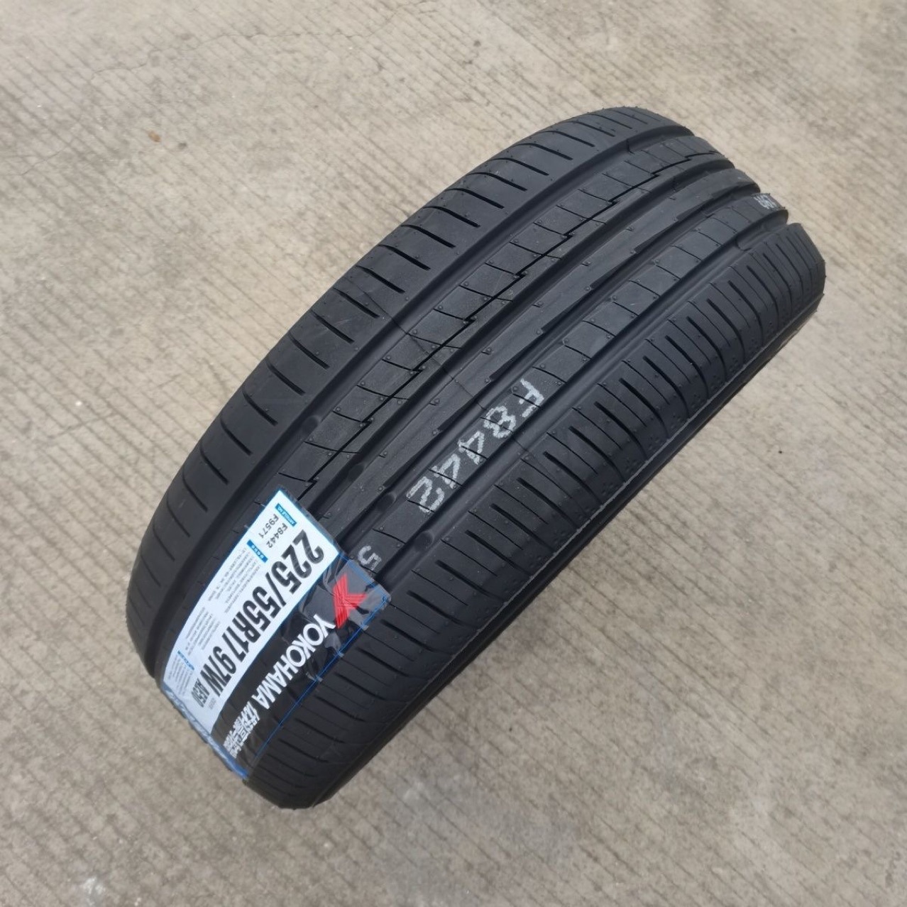 横滨优科豪马轮胎225/55R17迈锐宝新君威新君越奥迪A6L荣威950