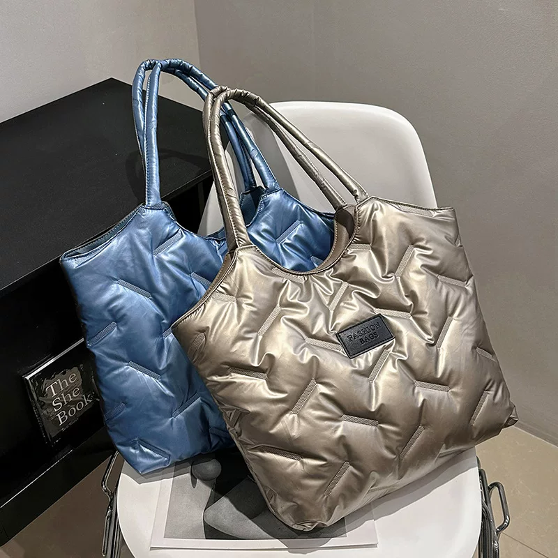 Capacious underarm bag with diamond pattern, shoulder bag, one-shoulder bag with down