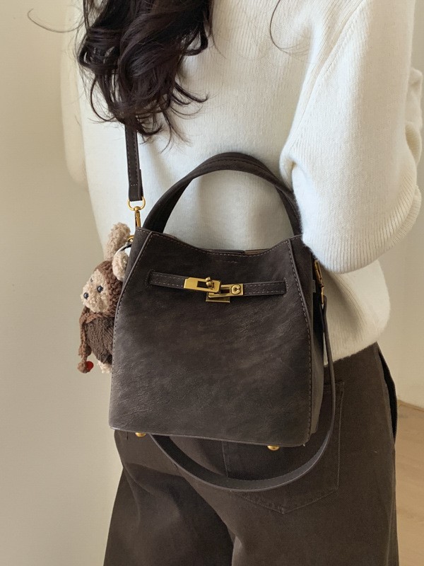 Super caliente canasta de platos de mano bolso de cubo de agua mujer venta caliente transfronteriza nuevo nicho coreano alto sentido versátil bolso mochila