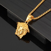 欧美跨境热销经典复古古希腊神话美杜莎钛钢吊坠INS项链现货批发