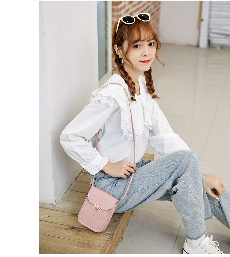 Women's Small Pu Leather Solid Color Streetwear Square Crossbody Bag display picture 1