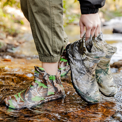 Camouflage Rain Boots for Men, Outdoor Low-Top Non-Slip Rain Boots for Men, Waterproof Shoes for Fishing, Niche Wear-Resistant Rubber Boots in Large Sizes