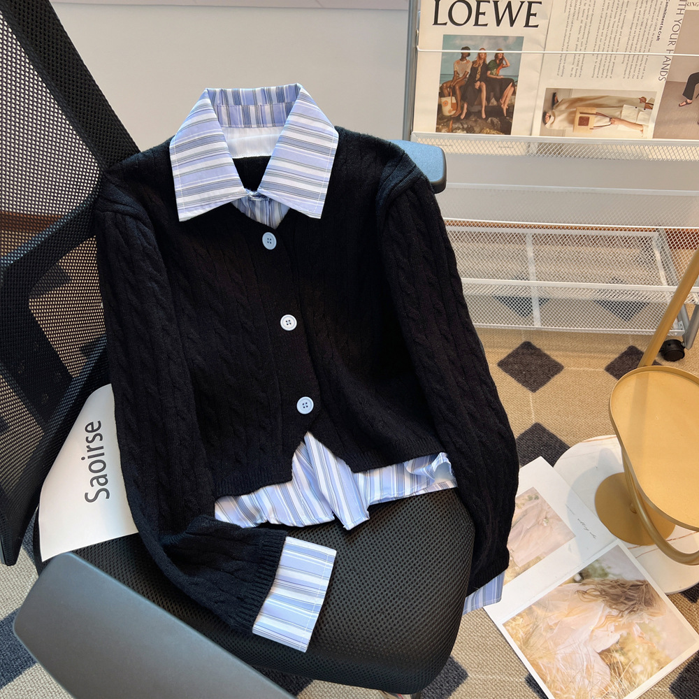 偽の2つのストライプのシャツはvネックのセーターの女性の秋冬のデザイン感をつなぎます。