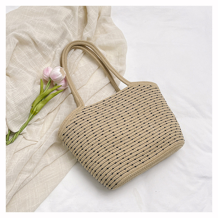 A trendy and stylish underarm bag for summer, a simple single-shoulder bag for women, and a fashionable, casual, and high-quality bag undefined
