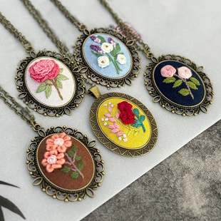 New Necklace Embroidery DIY Material Bag Beginner Self-Embroidered Flower Woolen Chain Pendant Creative Rose Pendant
