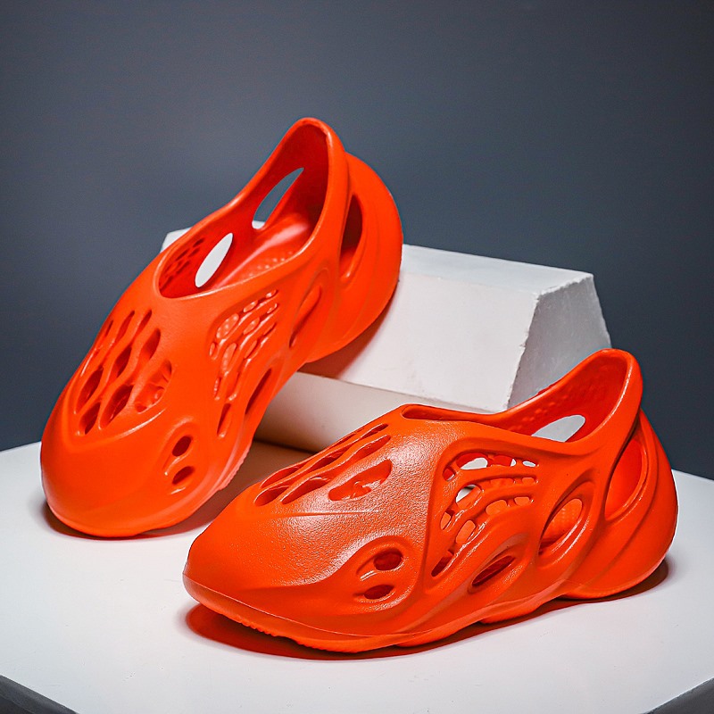 Estilo coreano padre-hijo yezy Coco agujero zapatos pareja de verano Kanye más tamaño sandalias hombres playa vadear zapatillas de moda